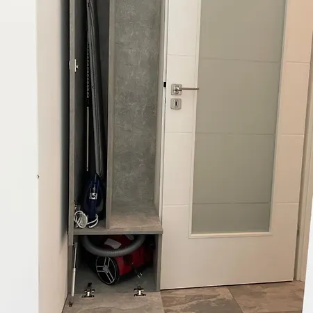 Cozy 2-room Penthouse Lakeview W14 Apartman Bukarest