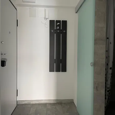 Cozy 2-room Penthouse Lakeview W14 Apartman