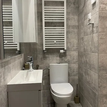 Cozy 2-room Penthouse Lakeview W14 Apartman *