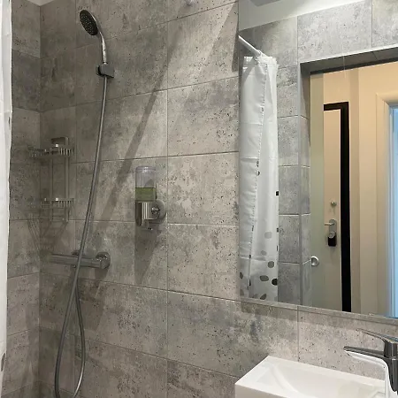 Cozy 2-room Penthouse Lakeview W14 Apartman