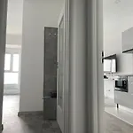 Cozy 2-room Penthouse Lakeview W14 *
