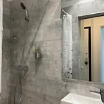 Cozy 2-room Penthouse Lakeview W14 Apartment