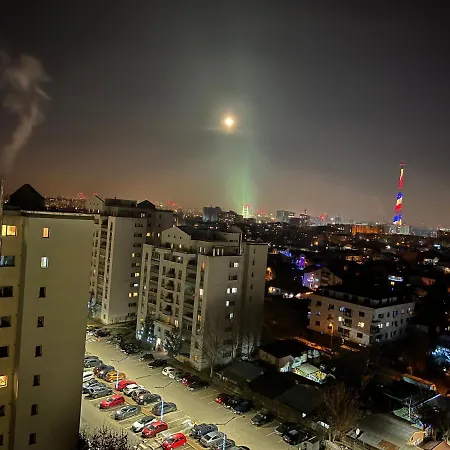 Cozy 2-room Penthouse Lakeview W14 Apartman